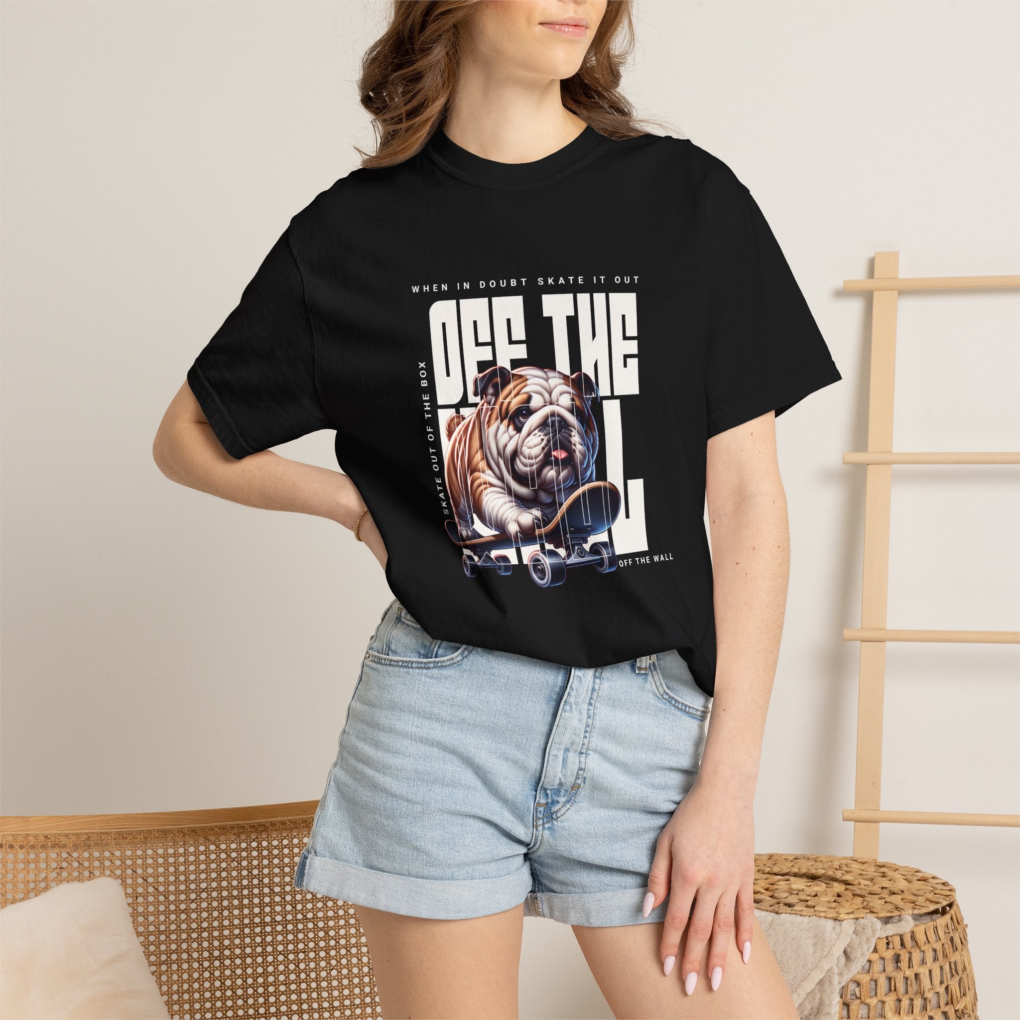 Bulldog on Skateboard - Unisex T-shirt